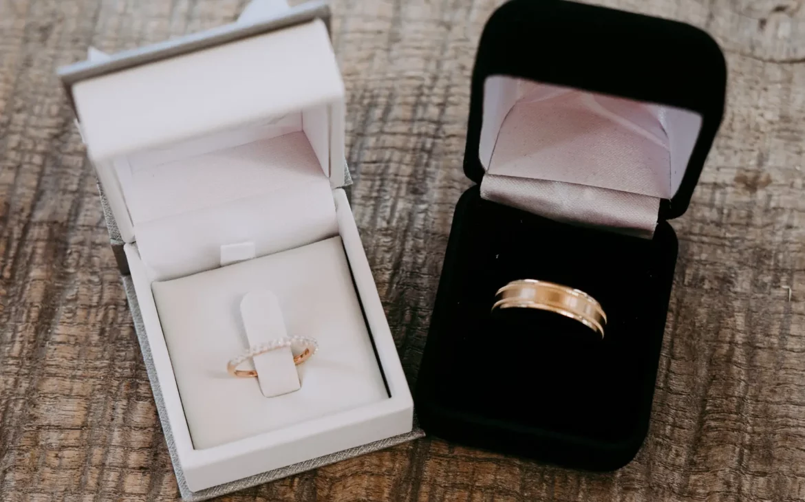 Jewellery box from a jewellery listing